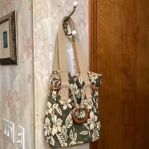 Relic handcrafted shoulder bag perfect for the beach or carry your laptop